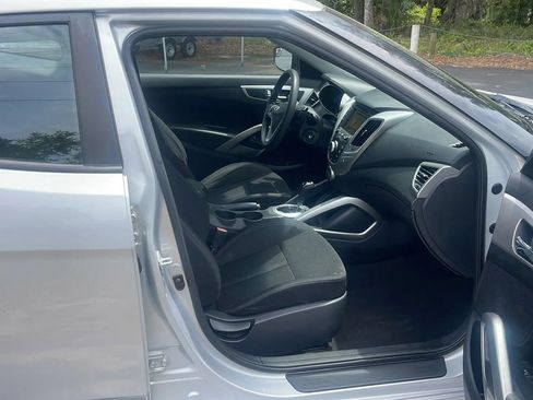 Used 2016 Hyundai Veloster FWD image 14
