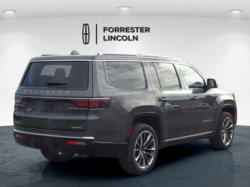 Used 2022 Jeep Wagoneer Series III w/ Premium Group I image 3