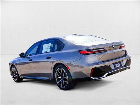 Used 2025 BMW 740i xDrive image 7