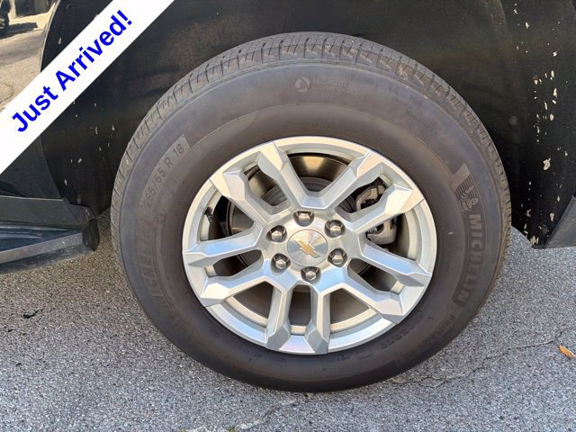 Used 2025 Chevrolet Suburban LT RWD image 16