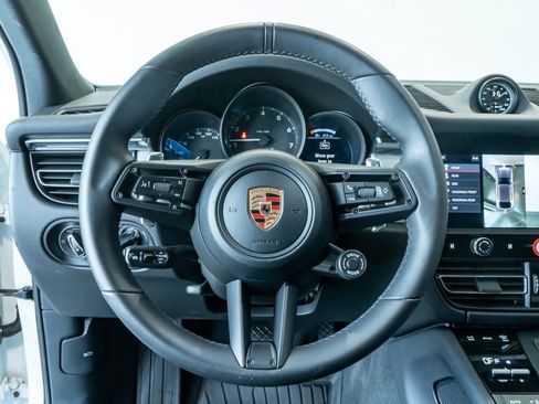 Certified 2026 Porsche Macan AWD/4WD image 18
