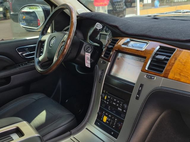 Used 2013 Cadillac Escalade Platinum AWD/4WD image 12