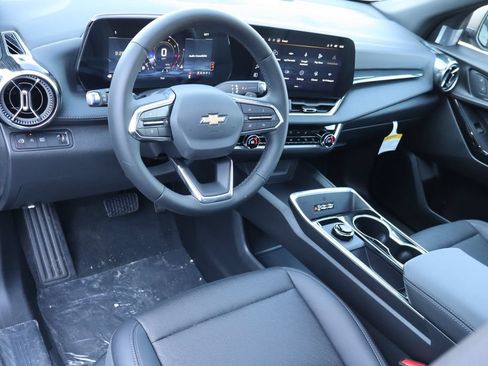 New 2027 Chevrolet Equinox LT w/ Convenience Package II FWD image 6