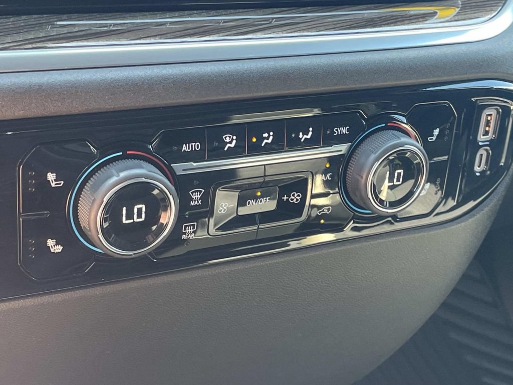 Used 2023 Chevrolet Silverado 1500 LT AWD/4WD image 19