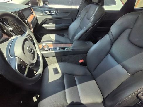 Used 2023 Volvo XC60 B5 Plus FWD image 8