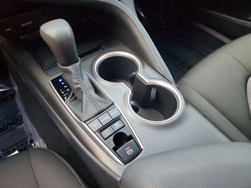 Used 2022 Toyota Camry LE image 28