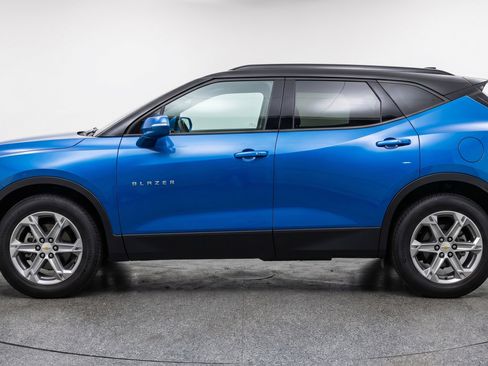 Used 2025 Chevrolet Blazer LT FWD image 5