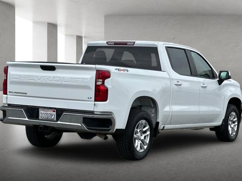 Used 2022 Chevrolet Silverado 1500 LT AWD/4WD image 4