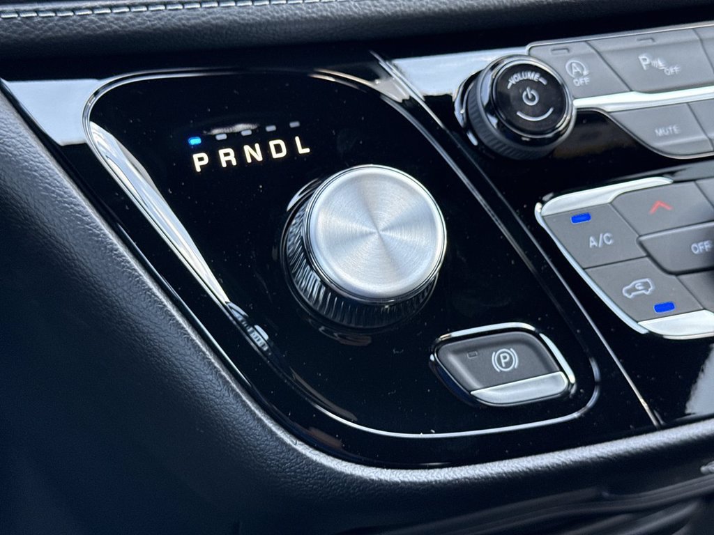 New 2027 Chrysler Pacifica Select FWD image 28