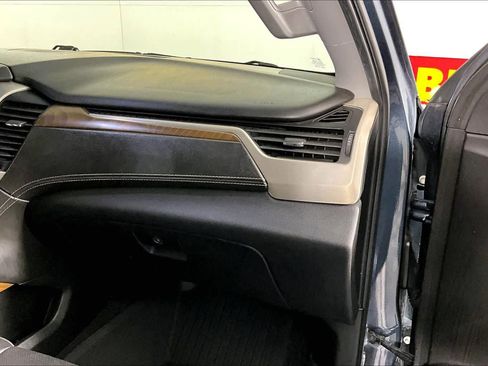 Used 2020 GMC Yukon Denali w/ Denali Premium Package image 17