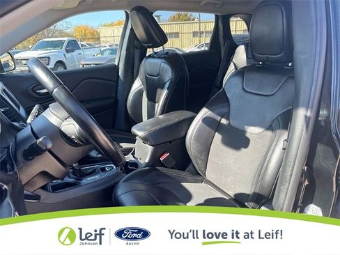 Used 2019 Jeep Cherokee Latitude Plus image 17