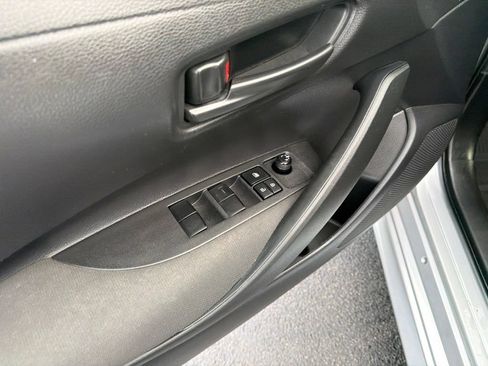 Used 2022 Toyota Corolla LE FWD image 16