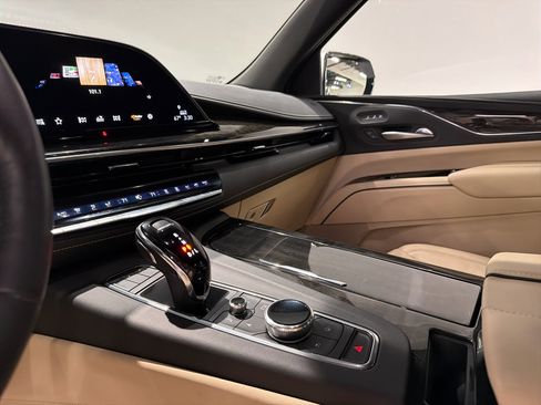 Used 2023 Cadillac Escalade Premium Luxury image 19