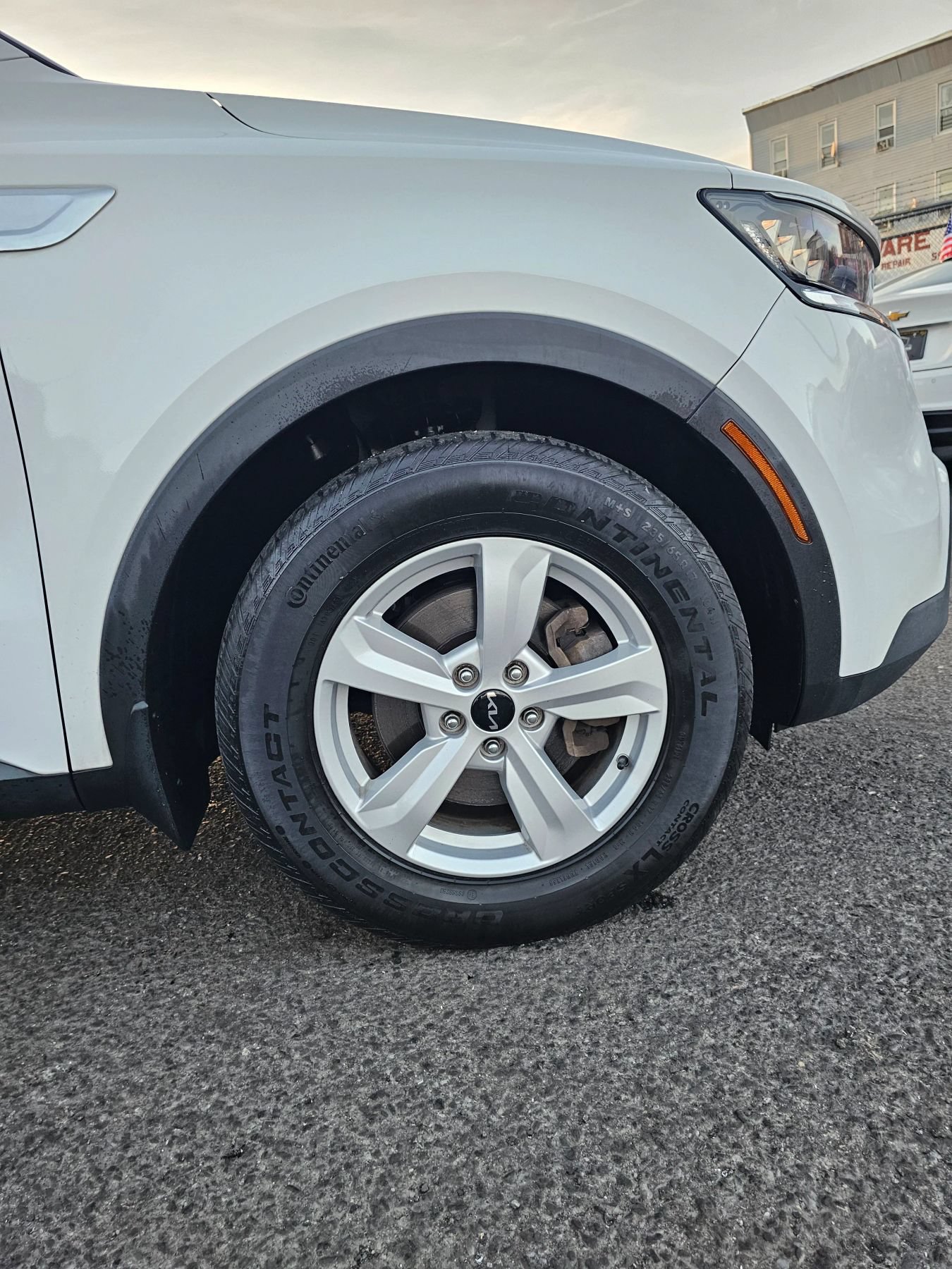 Used 2023 Kia Sorento LX FWD image 32