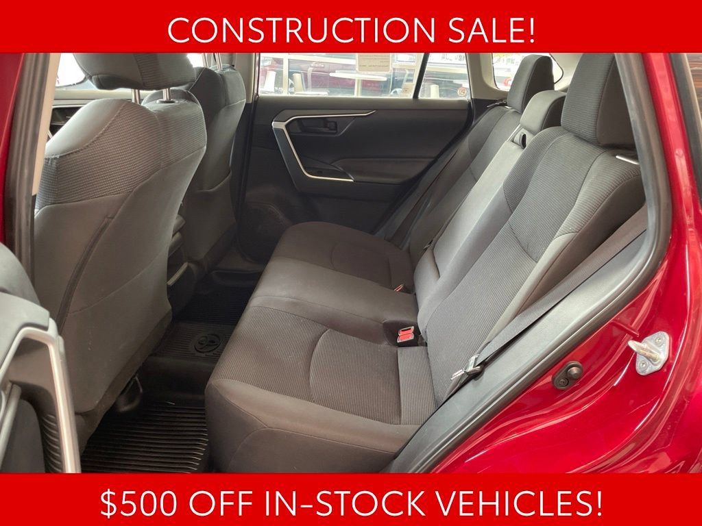 Used 2019 Toyota RAV4 LE AWD/4WD image 10