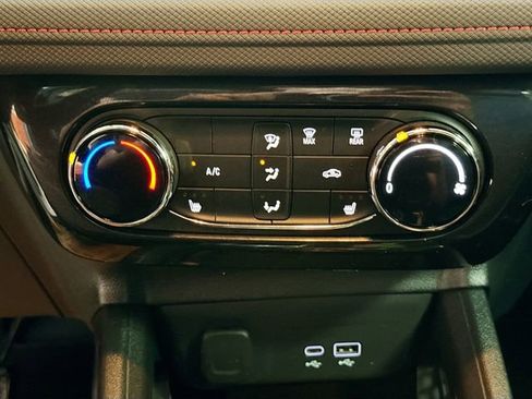 Used 2025 Chevrolet TrailBlazer RS FWD image 16