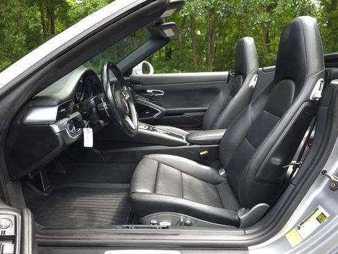 Used 2018 Porsche 911 Carrera RWD image 18