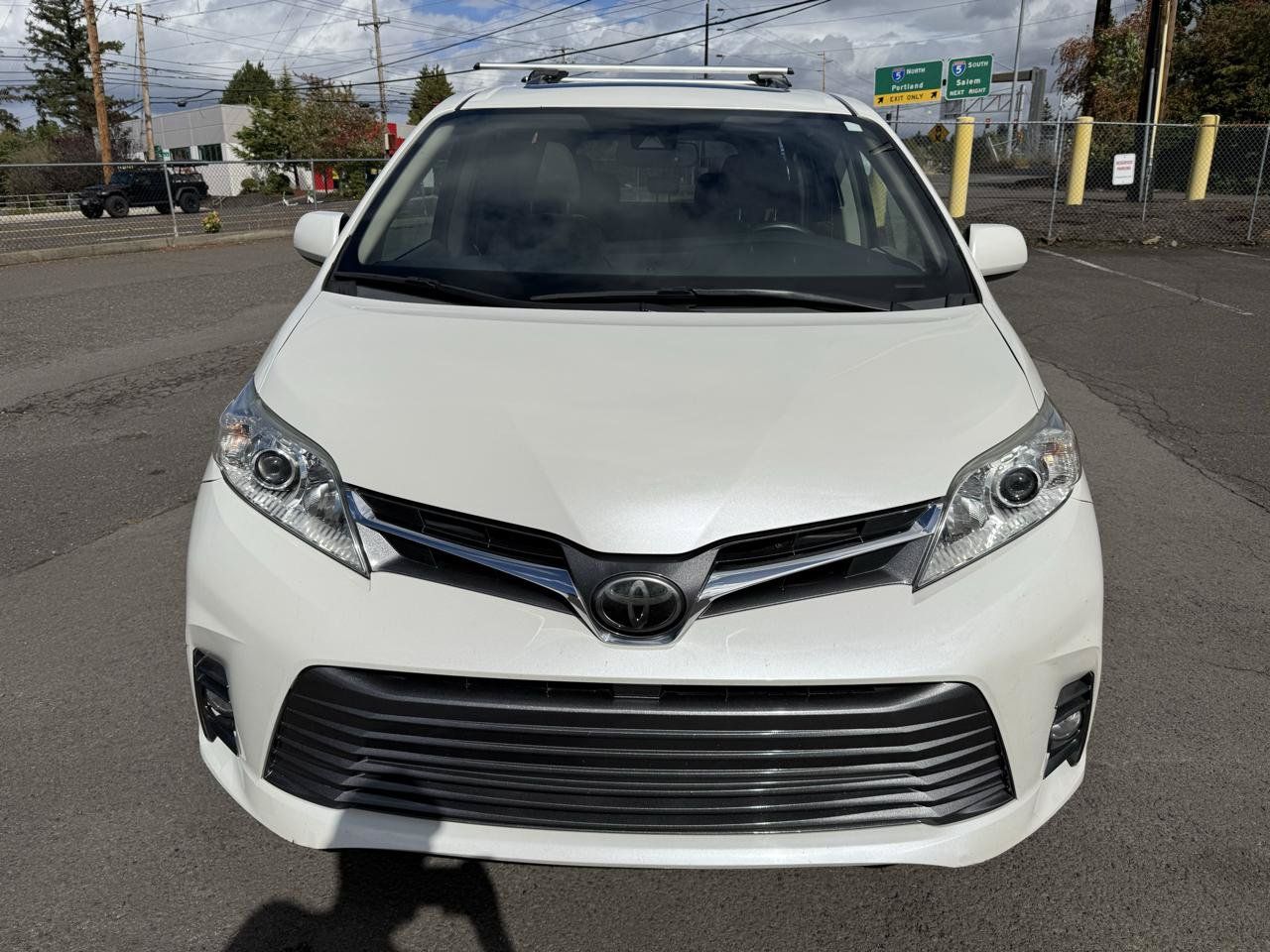 Used 2018 Toyota Sienna XLE w/ XLE Navigation Package FWD image 10