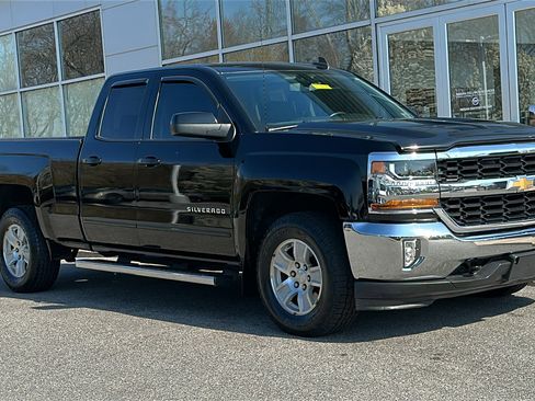 Used 2018 Chevrolet Silverado 1500 LT w/ All Star Edition image 2