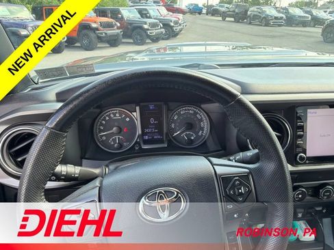 Used 2020 Toyota Tacoma TRD Sport AWD/4WD image 13