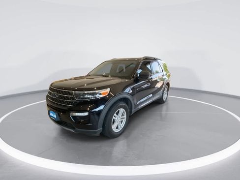 Used 2021 Ford Explorer XLT w/ Equipment Group 202A AWD/4WD image 4