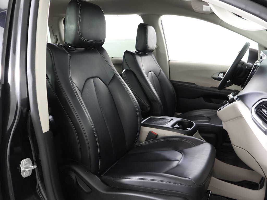 Used 2023 Chrysler Pacifica Touring-L FWD image 29