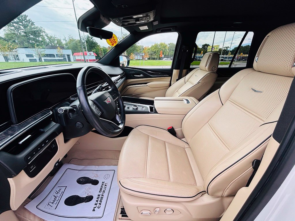 Used 2021 Cadillac Escalade Premium Luxury AWD/4WD image 31