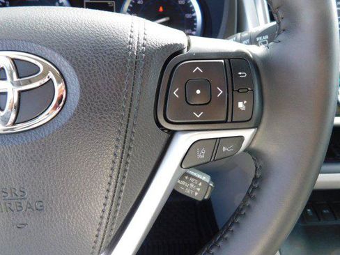 Certified 2019 Toyota Highlander XLE FWD image 10