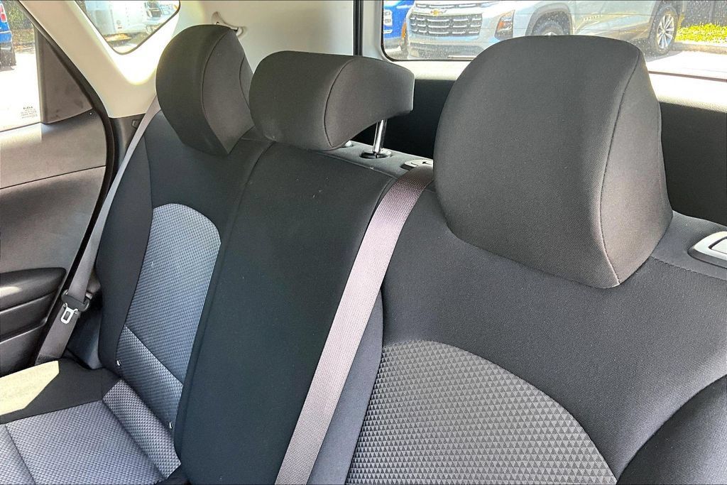 Used 2025 Kia Soul LX w/ LX Technology Package FWD image 21