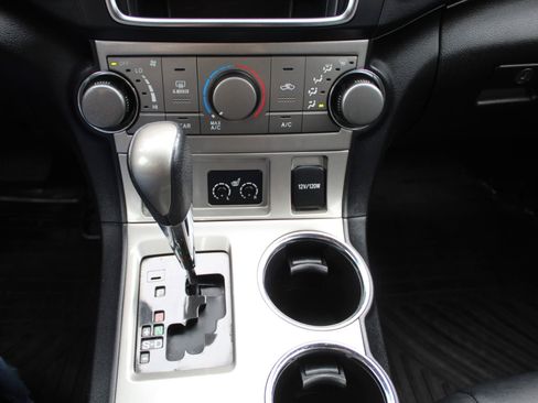 Used 2013 Toyota Highlander SE AWD/4WD image 32