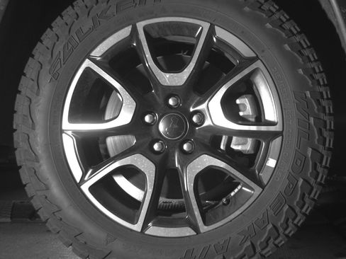 Used 2025 Jeep Compass Trailhawk image 13