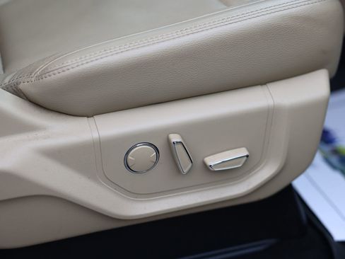 Used 2017 Ford F250 Lariat w/ Chrome Package image 12