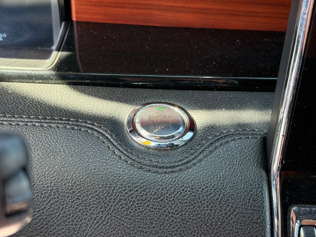 Used 2022 Lincoln Navigator L 4WD image 32