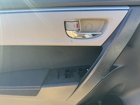 Used 2016 Toyota Corolla LE image 10