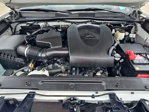 Used 2021 Toyota Tacoma SR5 RWD image 12
