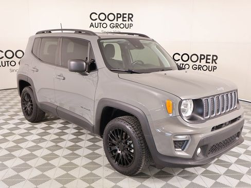 Used 2022 Jeep Renegade Latitude w/ Convenience Group image 1