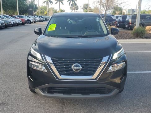 Used 2023 Nissan Rogue SV image 3