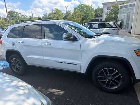 Used 2017 Jeep Grand Cherokee Limited AWD/4WD image 4