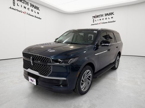 New 2026 Lincoln Navigator Premiere AWD/4WD image 1
