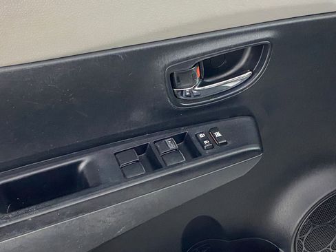 Used 2012 Toyota Yaris L image 28