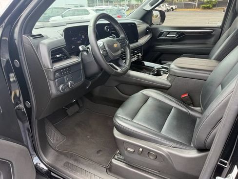 Used 2025 Chevrolet Tahoe LS RWD image 11