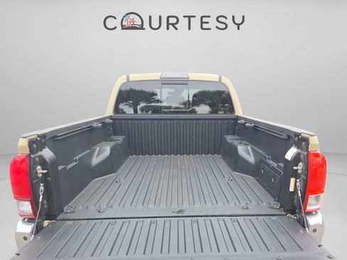 Used 2019 Toyota Tacoma SR5 image 27