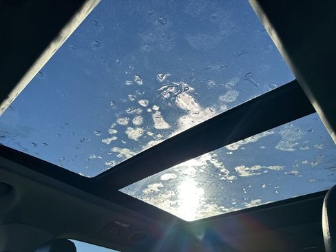 Used 2022 Ford Explorer XLT w/ Equipment Group 202A image 31