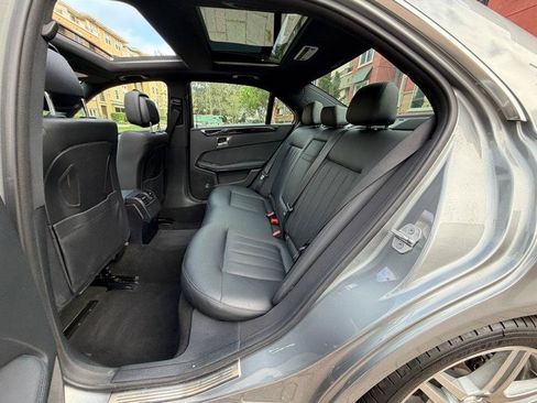 Used 2010 Mercedes-Benz E 550 Sedan image 31