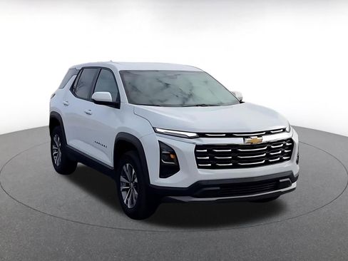 Used 2025 Chevrolet Equinox LT image 3