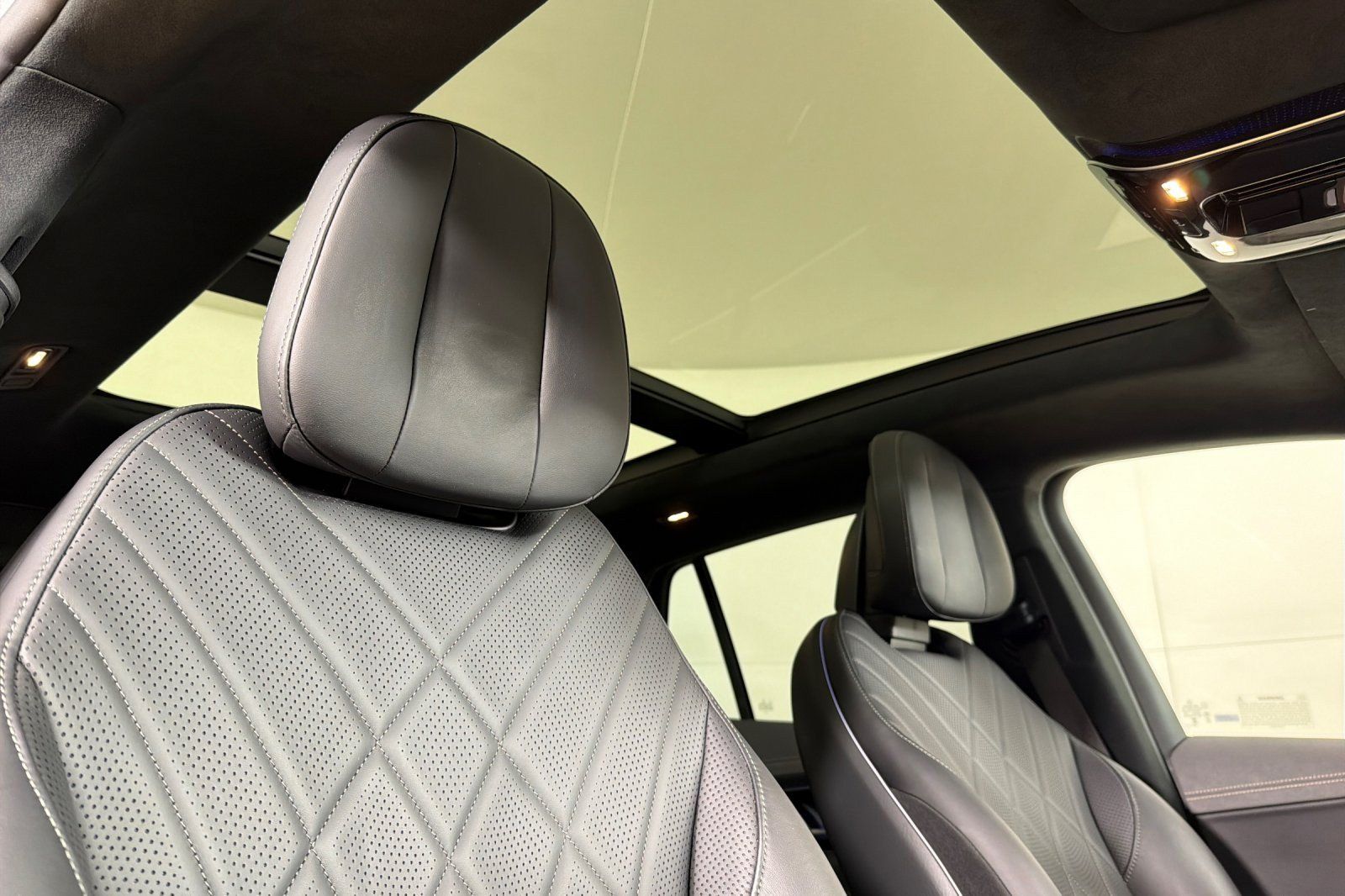Used 2023 Mercedes-Benz EQE 500 4MATIC SUV w/ Pinnacle Trim Package image 15