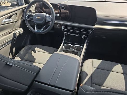 Used 2025 Chevrolet Traverse LT w/ LPO, Floor Liner Package FWD image 28