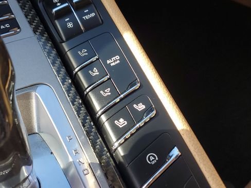 Used 2016 Porsche Panamera 4 Edition image 28