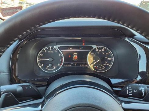 Certified 2025 Nissan Pathfinder SL image 9