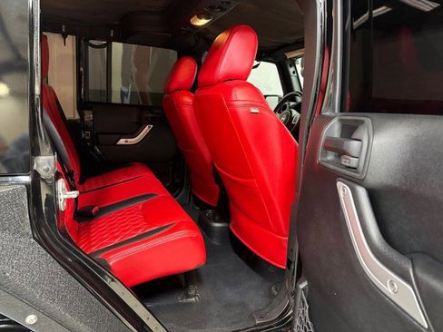 Used 2015 Jeep Wrangler Unlimited Rubicon image 55